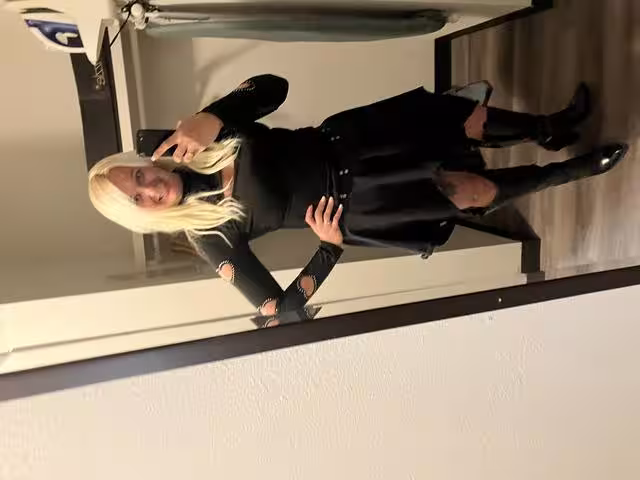 Leigh, photo 3