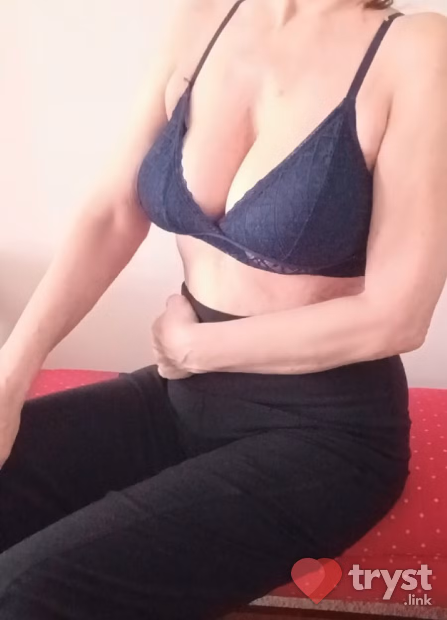 Becca, photo 4