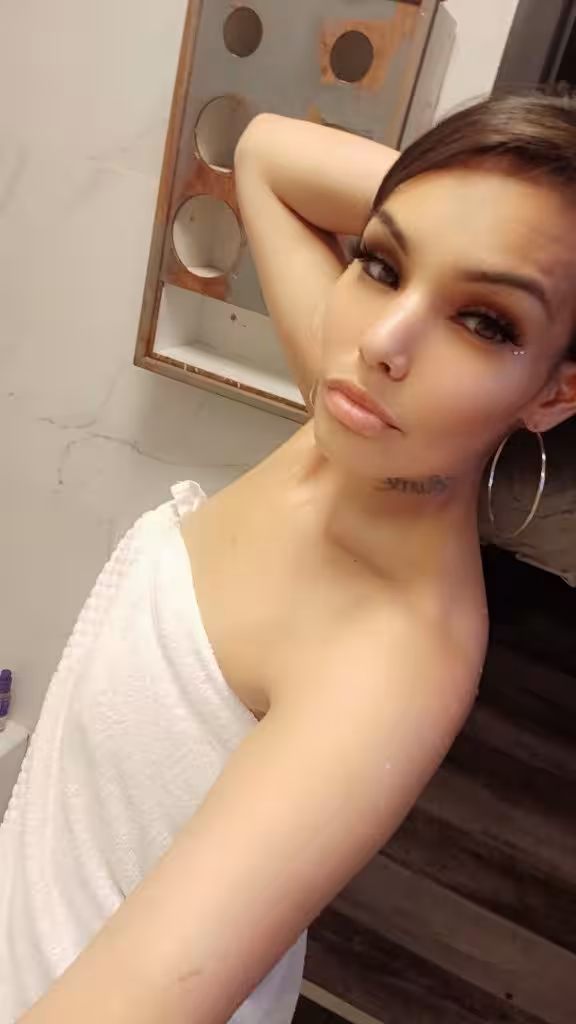 Leah, escort in Saint Paul, MN