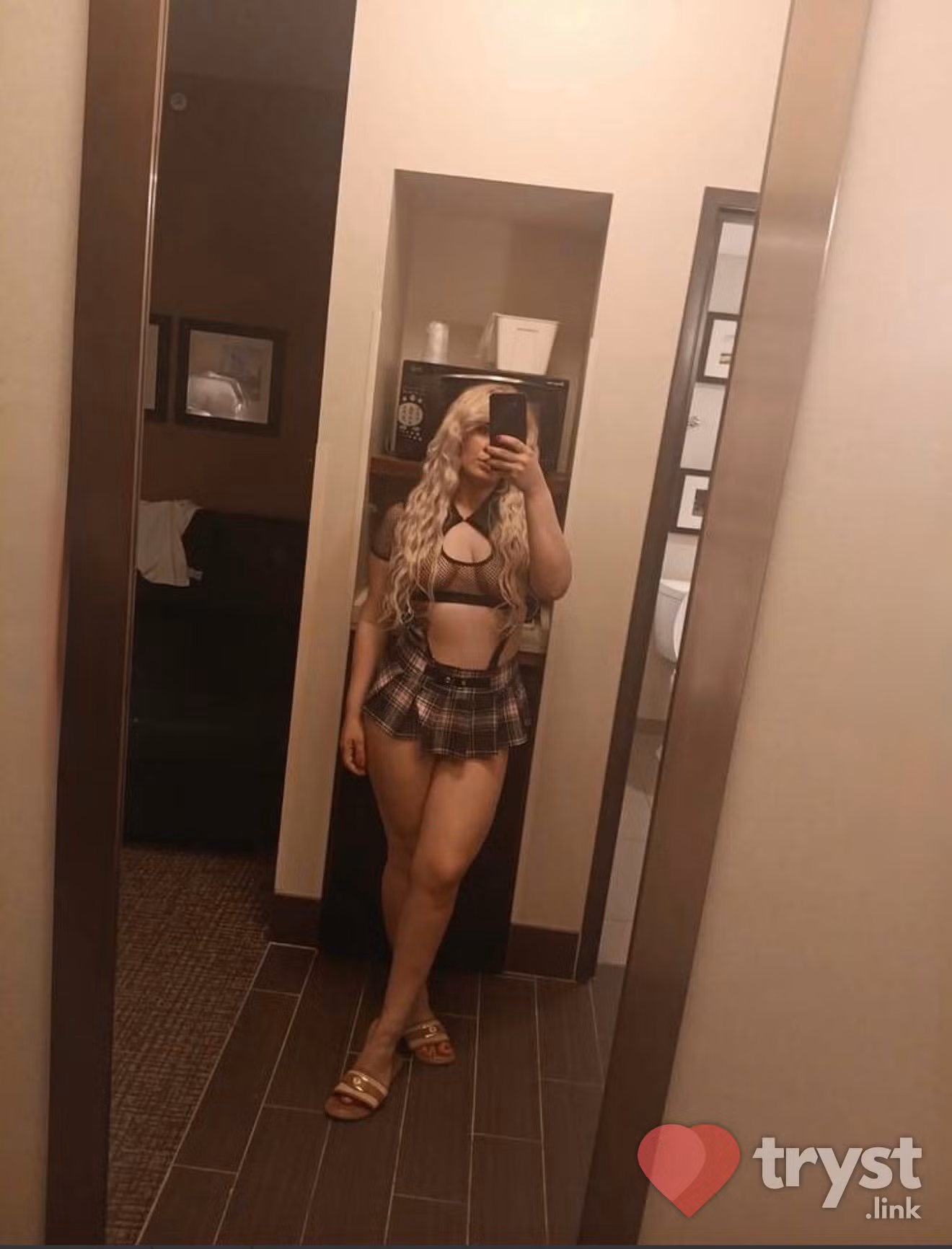 Carla, escort in Richmond, VA