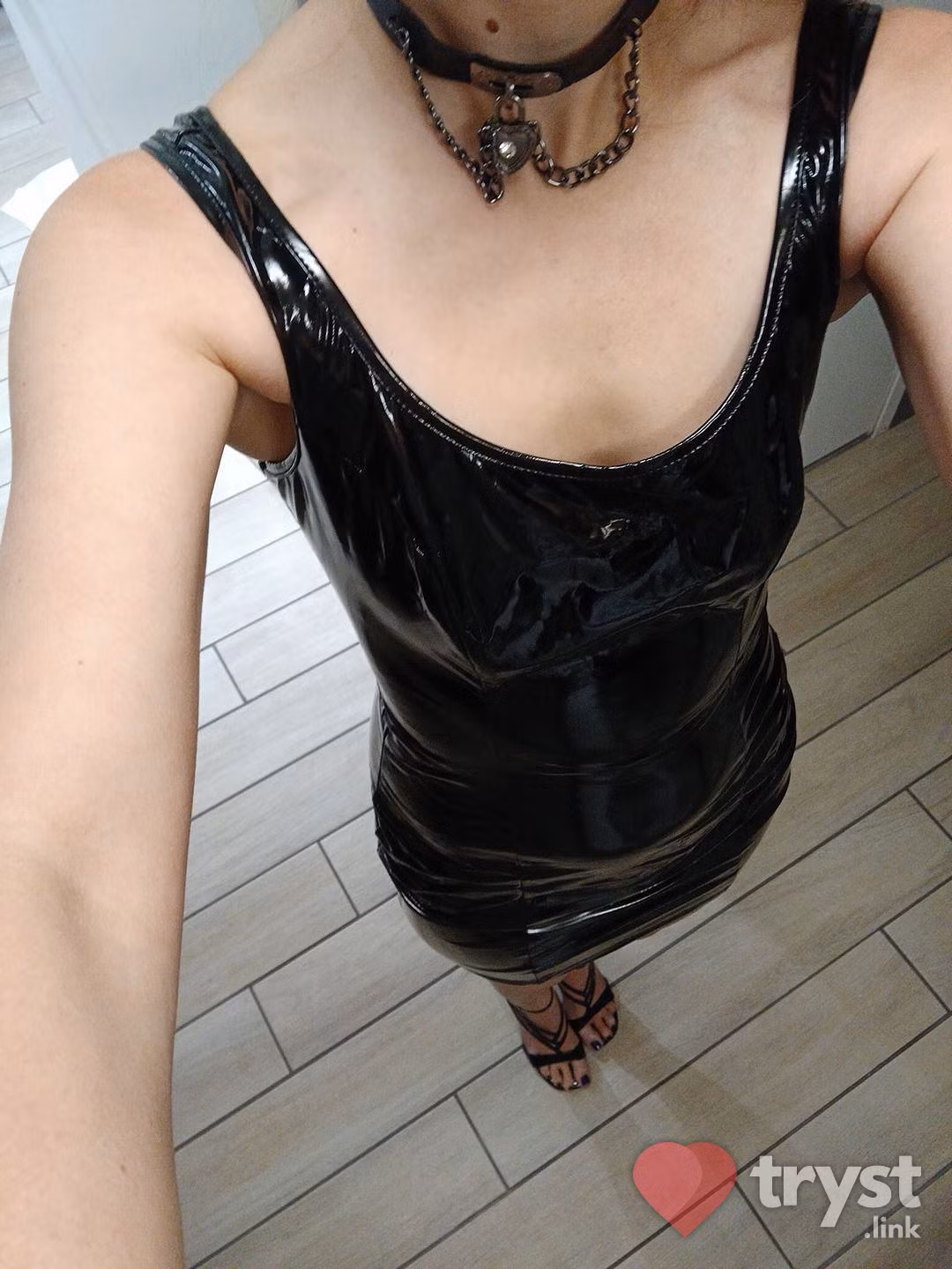 April, photo 4