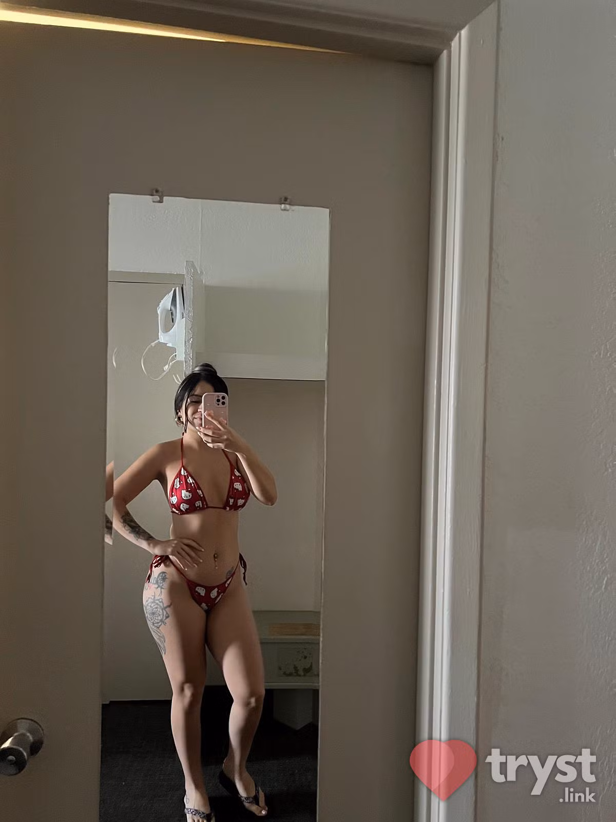 Ashley, photo 3