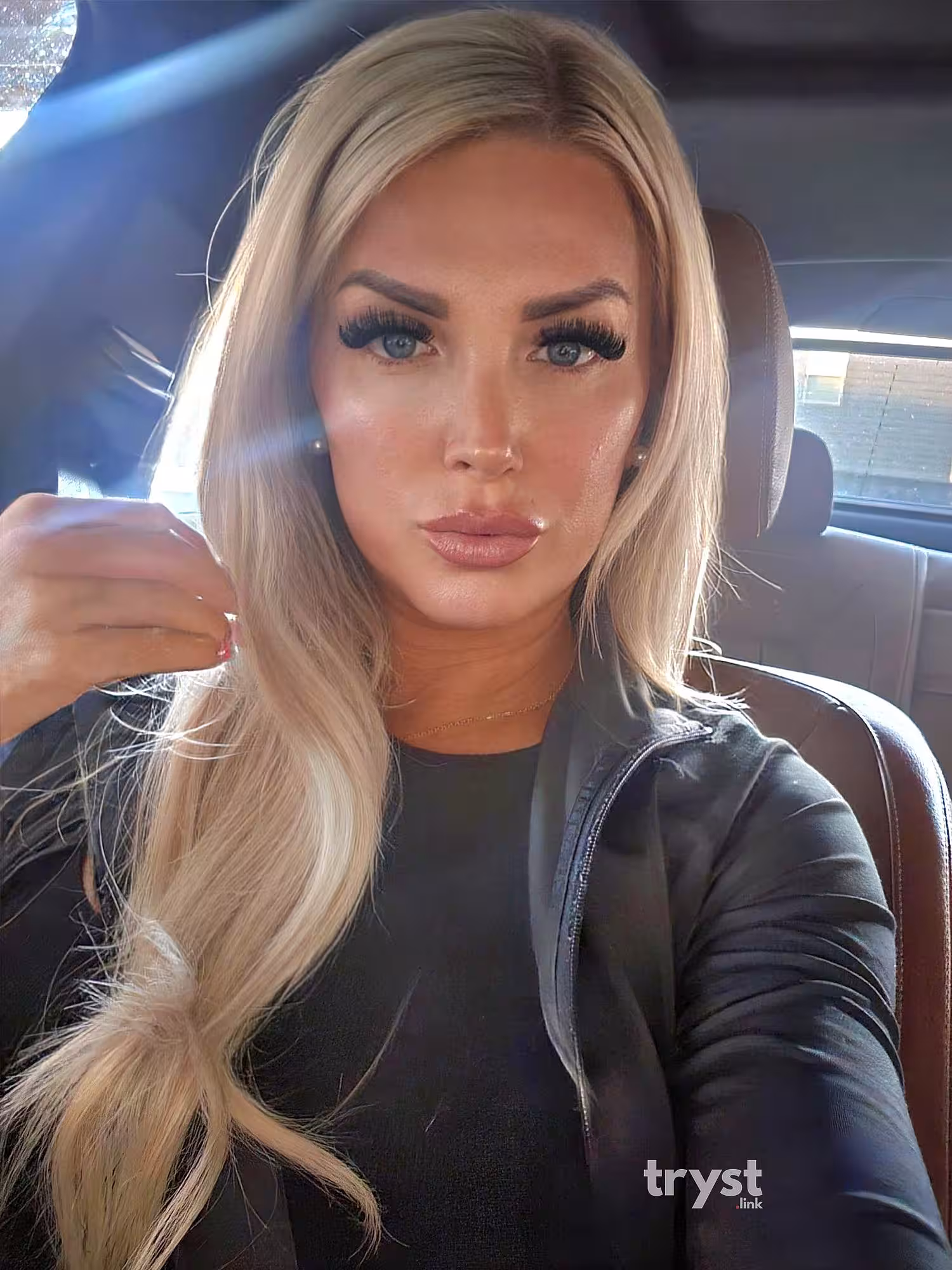 Courtney, photo 6