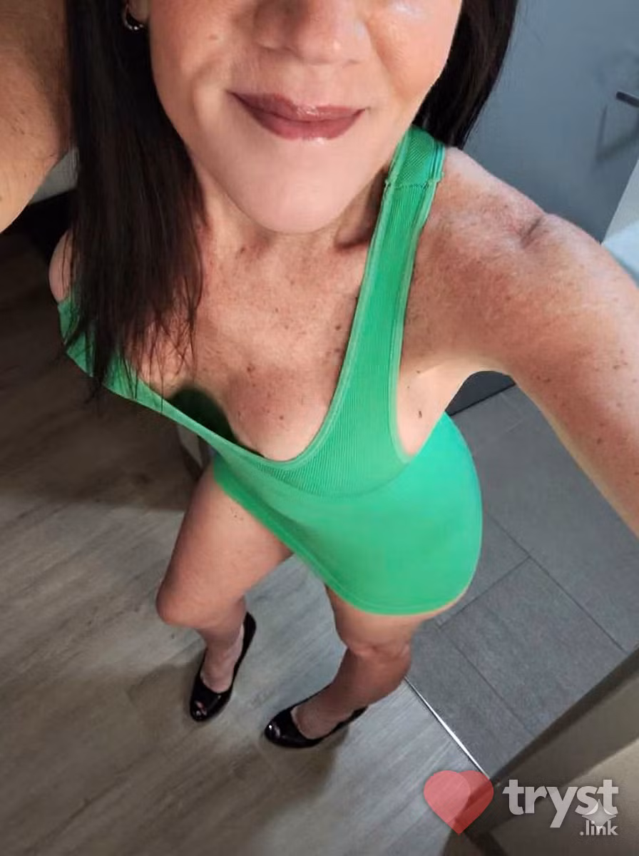 Busty Ally, photo 6