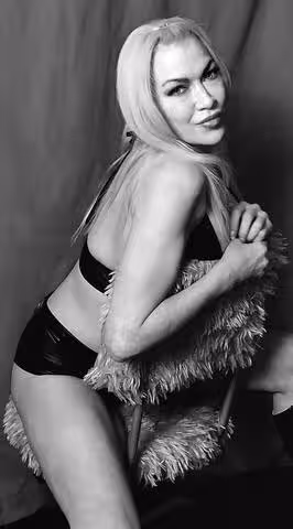 Nikki Avalon, photo 8